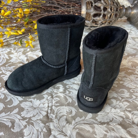 UGG AUSTRALIA Classic II Boot kids size 1 - Picture 8 of 10
